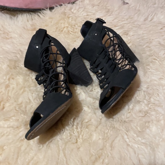 Vince Camuto Leather gladiator shoes - Picture 5 of 10